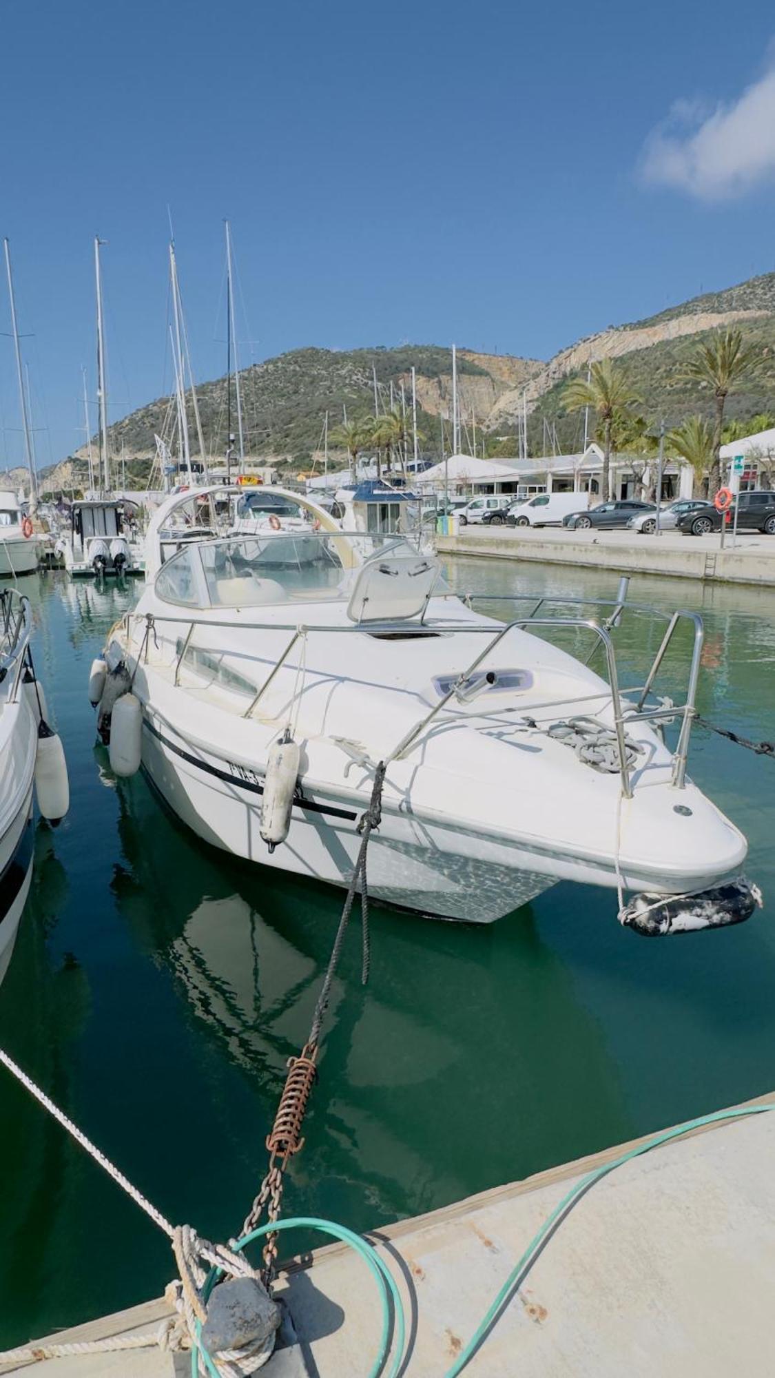 Boat In For Sleeping And Sailing Hotel en barco Barcelona